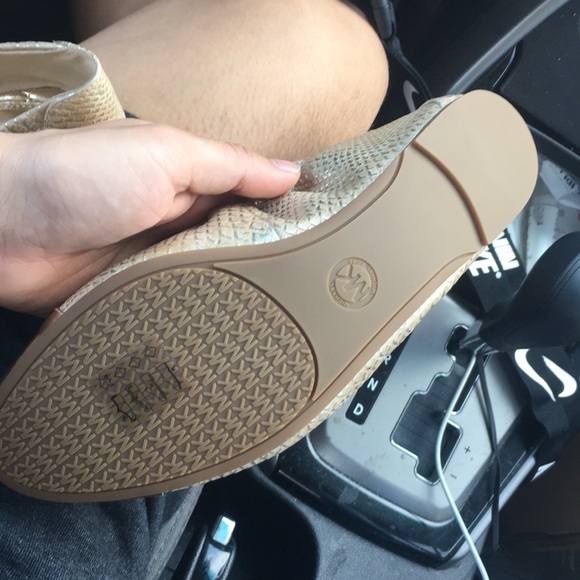 Michael Korda Gold Flats - Picture 2 of 13